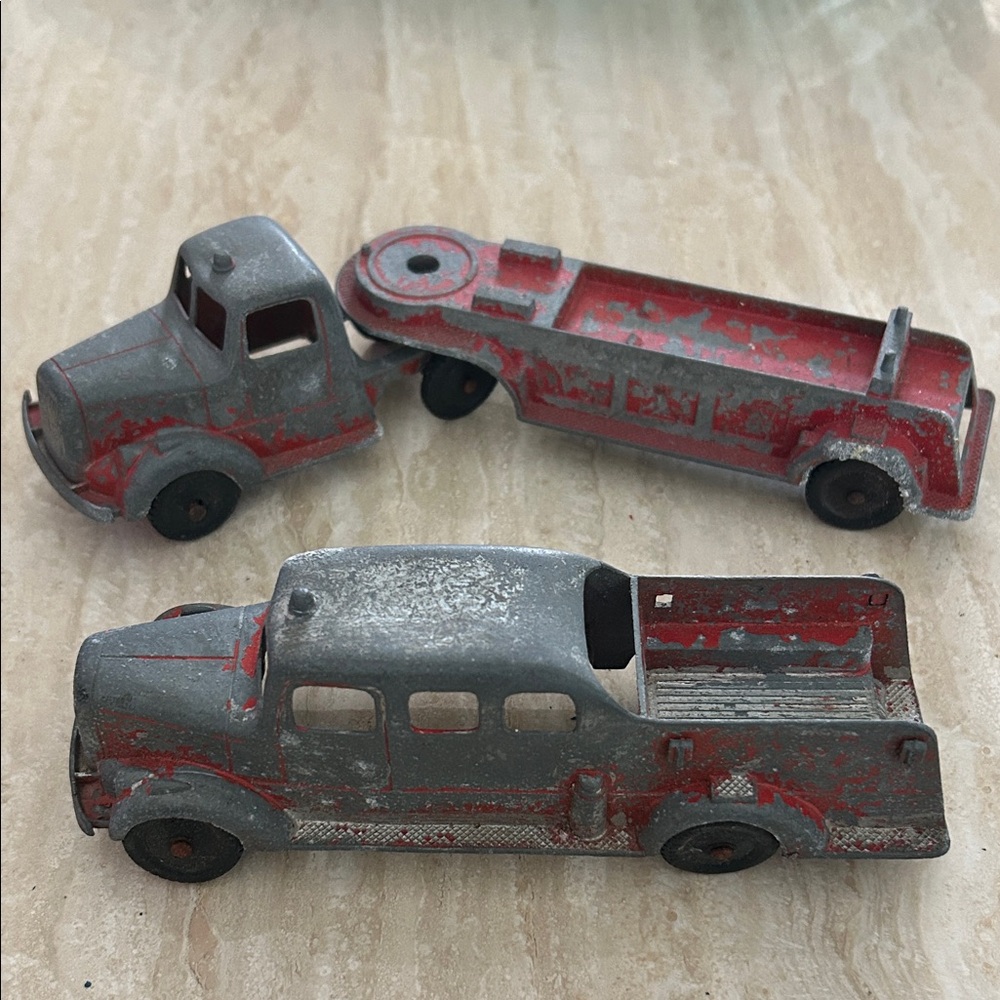 Vintage Tootsietoy 1950’s Mack Series Firetruck Set